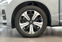 Harmaa Volvo XC60 2024 kuva 32.