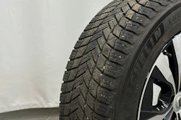 Harmaa Volvo XC60 2024 kuva 35.