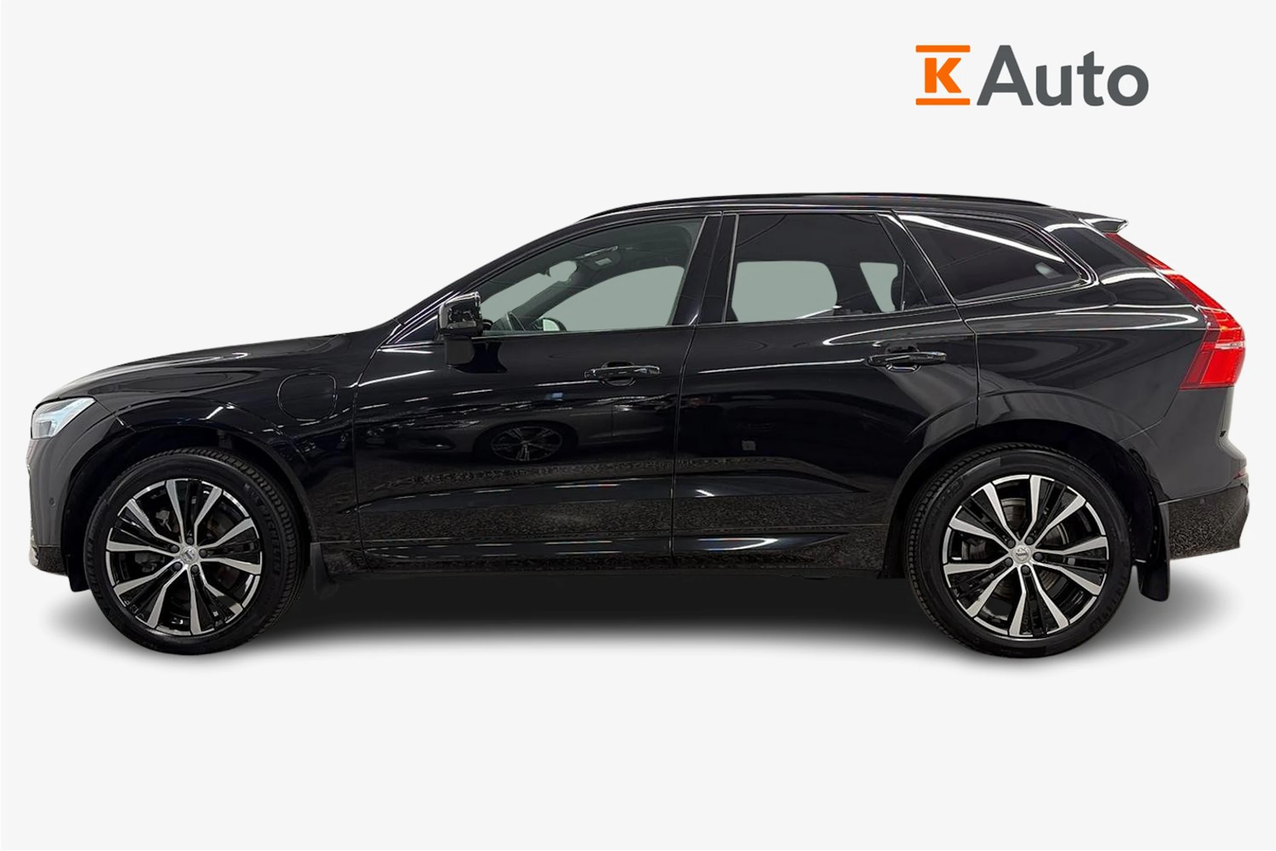 musta Volvo XC60 2023 kuva 5.