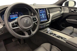 musta Volvo XC60 2023 kuva 6.