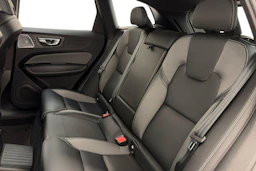 musta Volvo XC60 2023 kuva 8.