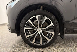 musta Volvo XC60 2023 kuva 10.