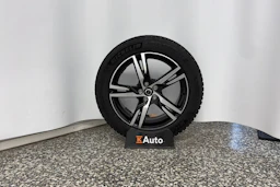 musta Volvo XC60 2023 kuva 11.