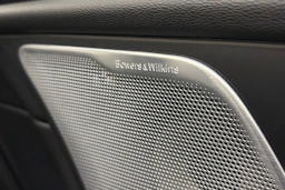 musta Volvo XC60 2023 kuva 20.