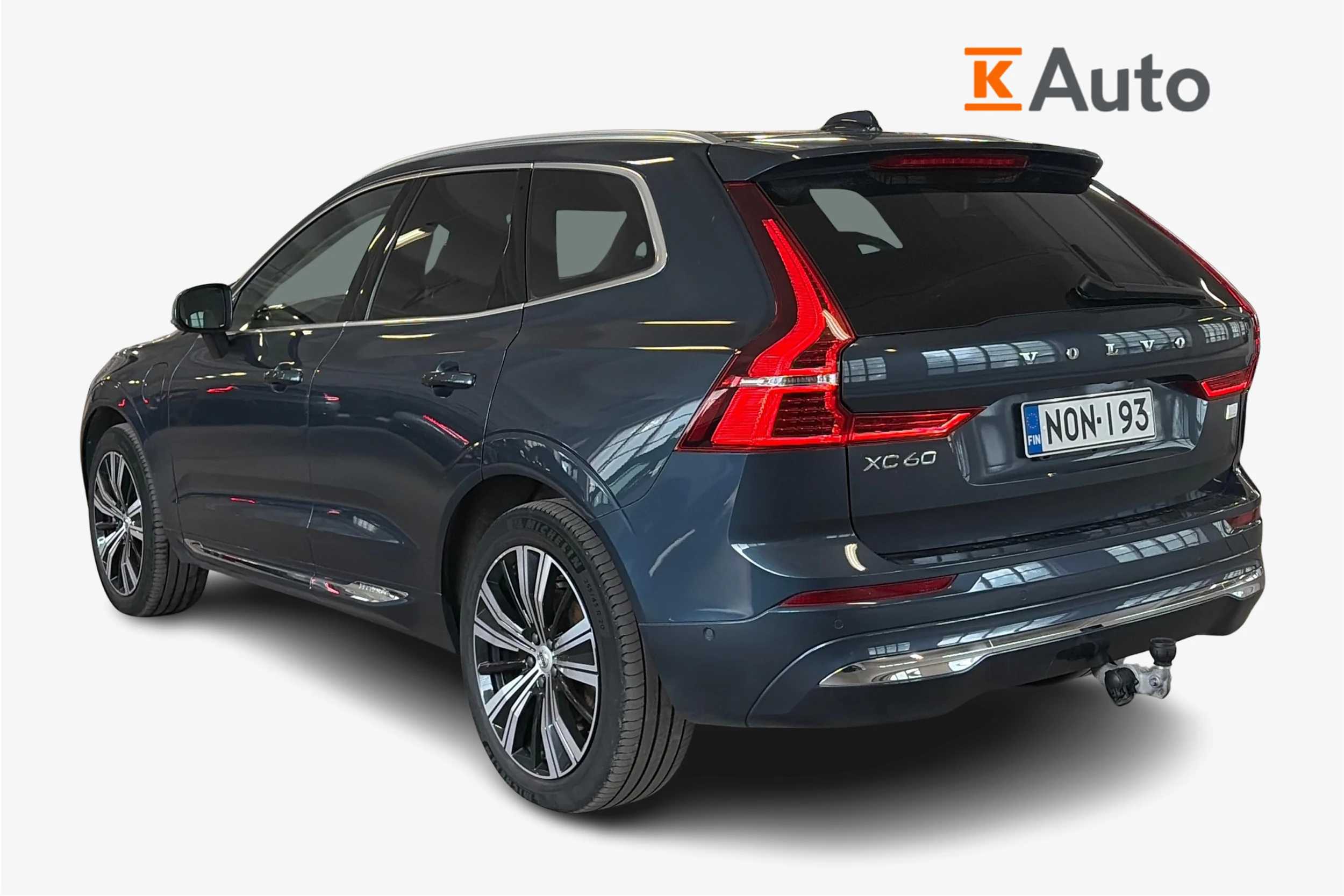 sininen Volvo XC60 2023 kuva 2.