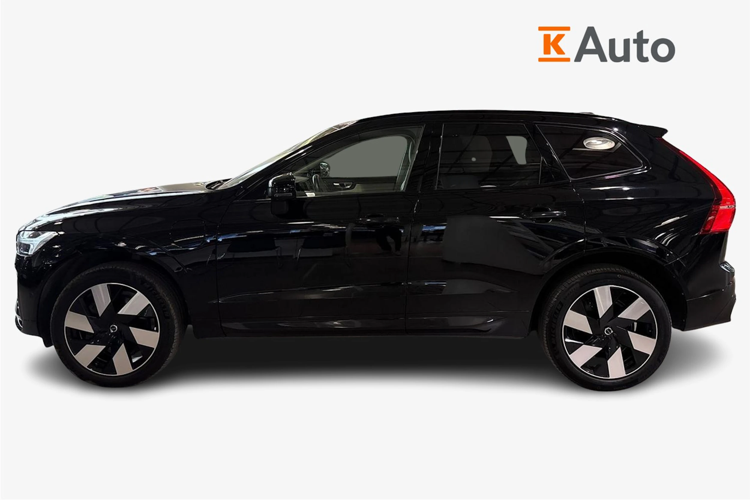 met. musta Volvo XC60 2023 kuva 7.