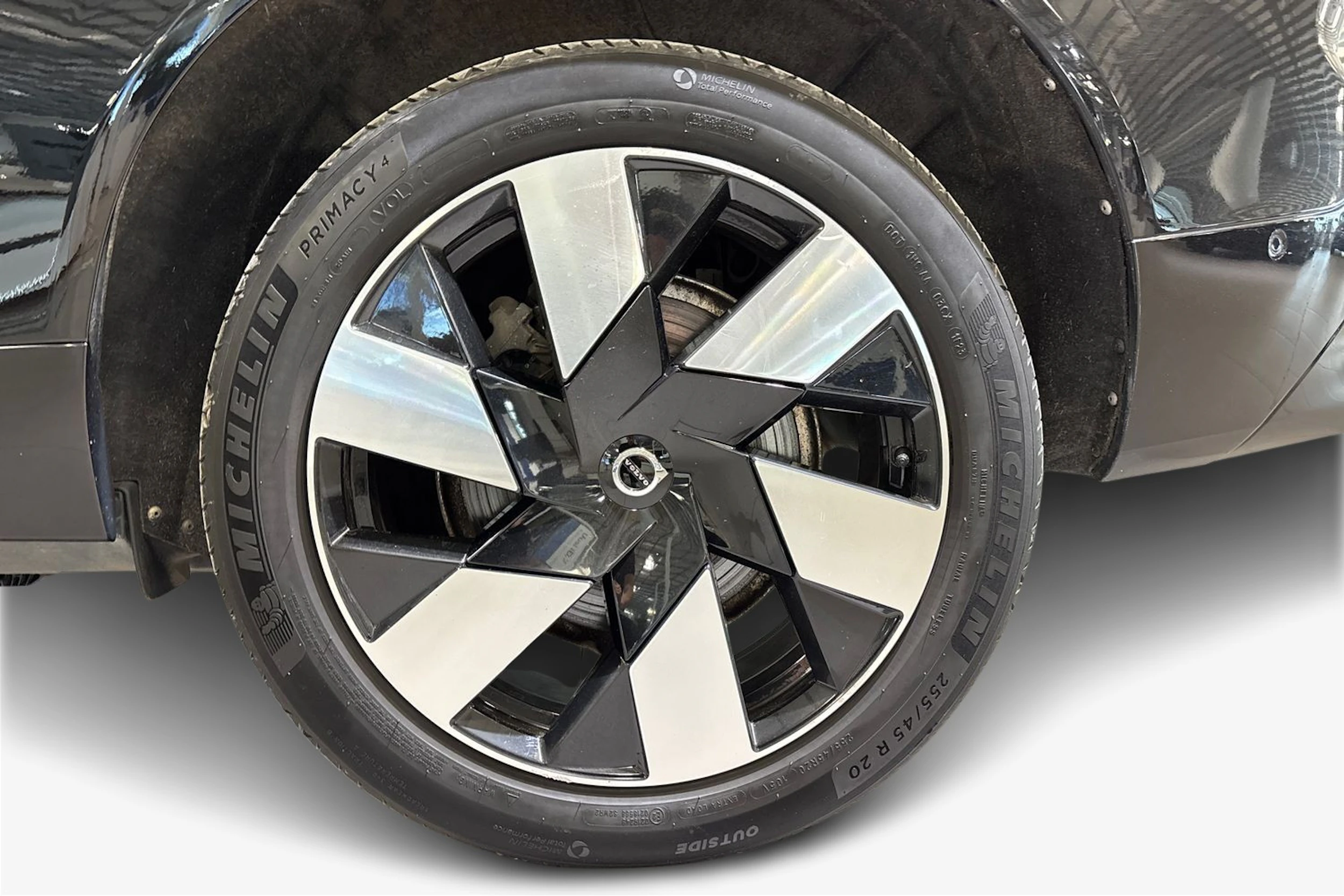 met. musta Volvo XC60 2023 kuva 12.