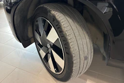 met. musta Volvo XC60 2023 kuva 13.