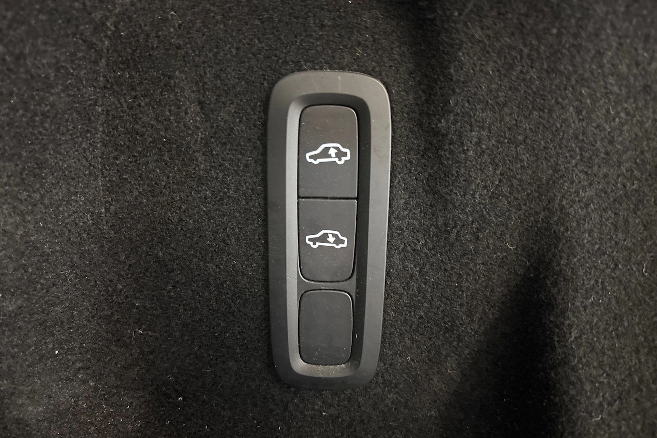 met. musta Volvo XC60 2023 kuva 17.