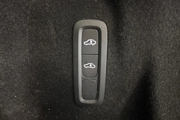 met. musta Volvo XC60 2023 kuva 17.