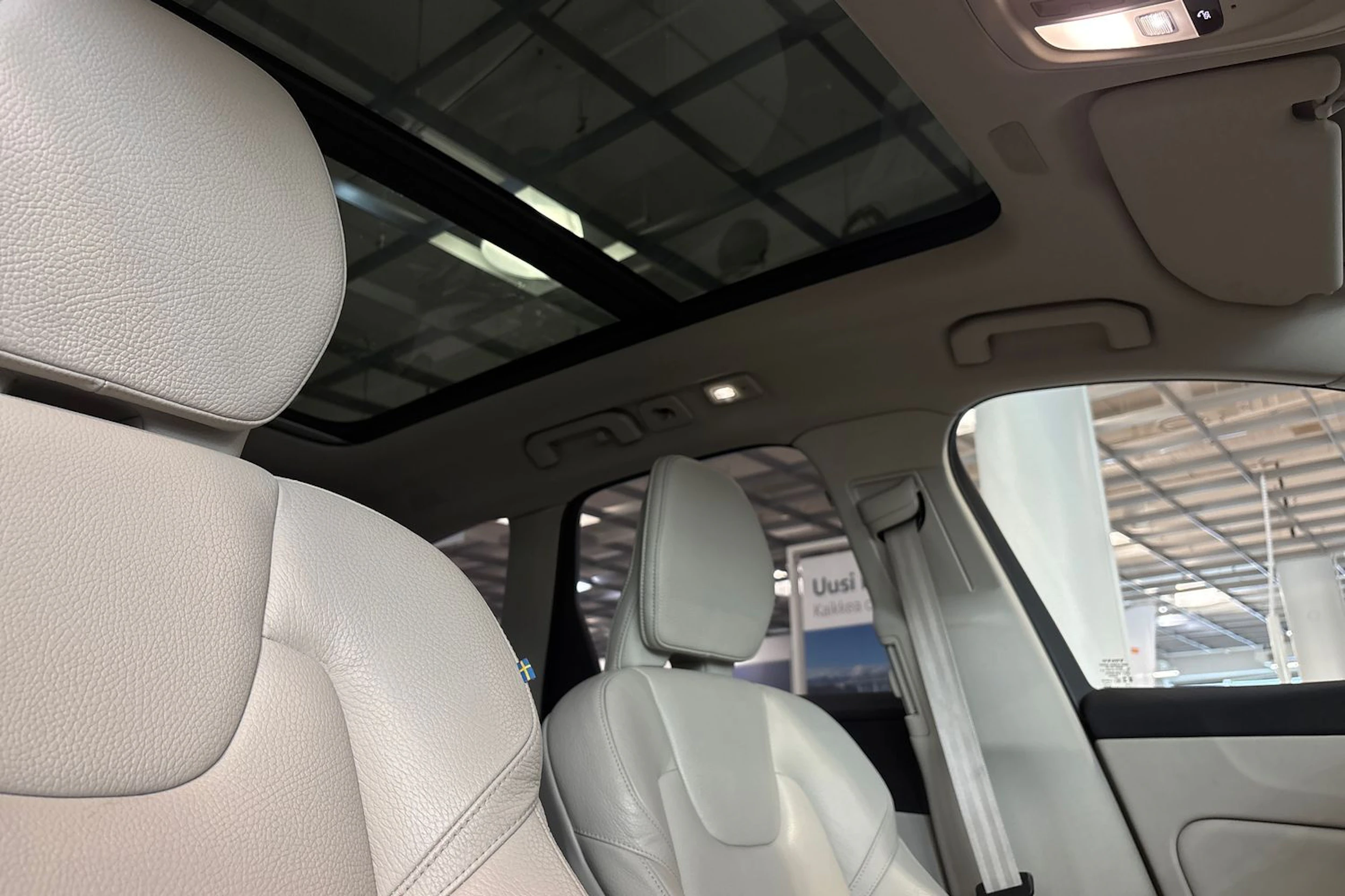 met. musta Volvo XC60 2023 kuva 31.