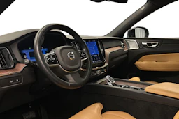 musta Volvo XC60 2023 kuva 6.