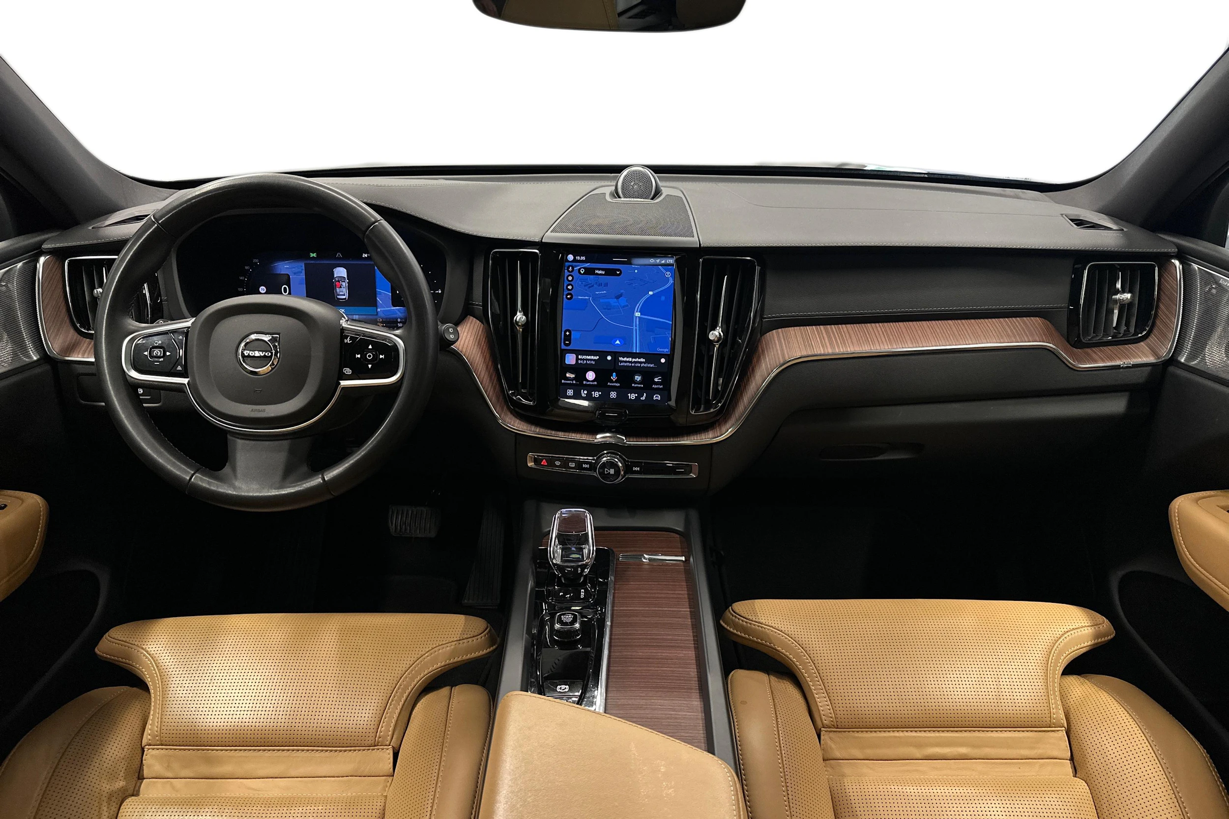 musta Volvo XC60 2023 kuva 7.
