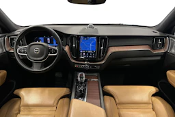 musta Volvo XC60 2023 kuva 7.