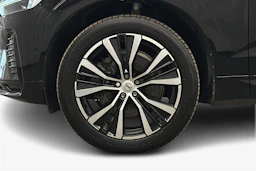 musta Volvo XC60 2023 kuva 9.