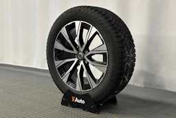 musta Volvo XC60 2023 kuva 10.