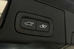 musta Volvo XC60 2023 kuva 12.