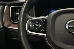 musta Volvo XC60 2023 kuva 22.