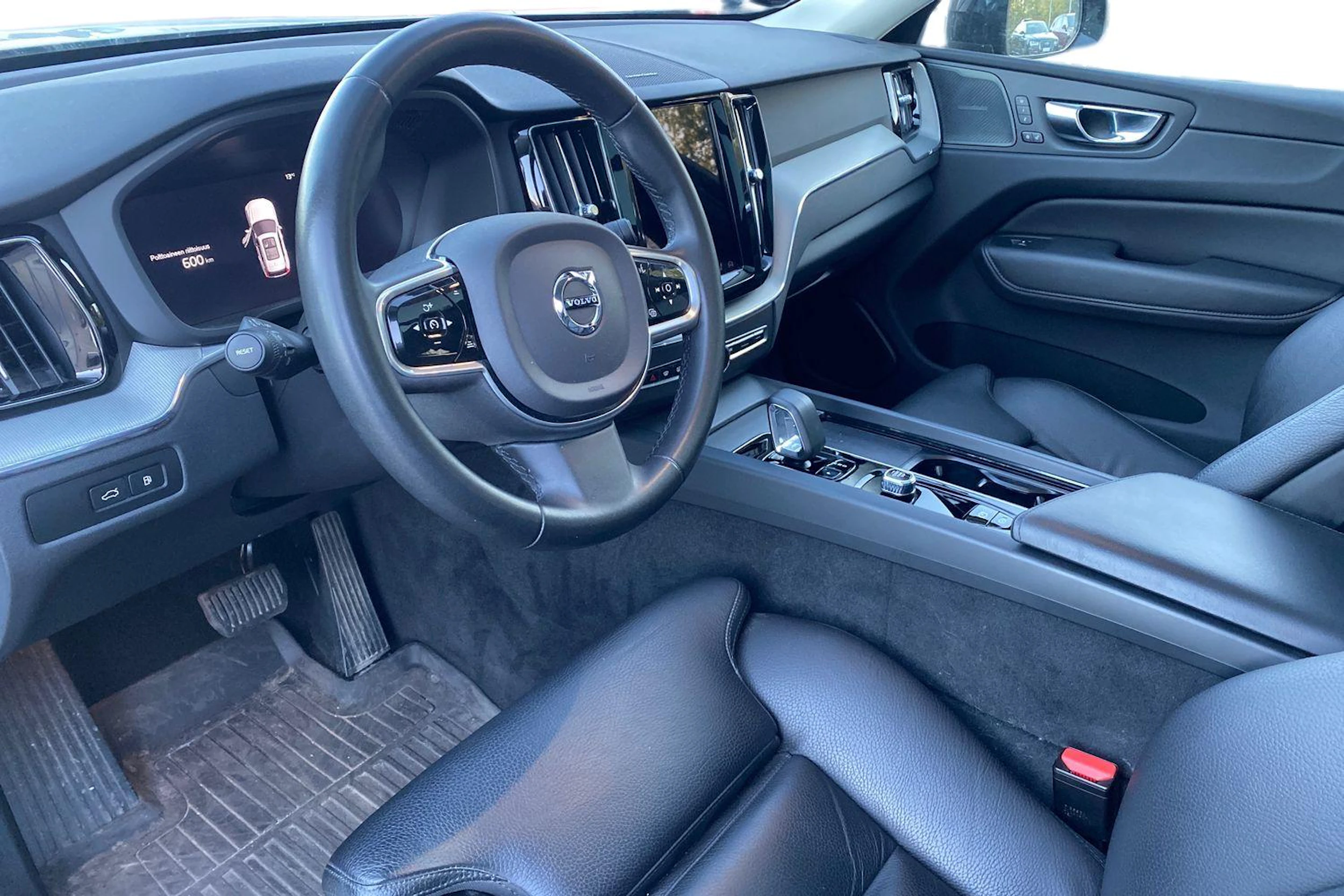 Hopea Volvo XC60 2023 kuva 3.