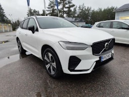 valkoinen Volvo XC60 2023 kuva 1.