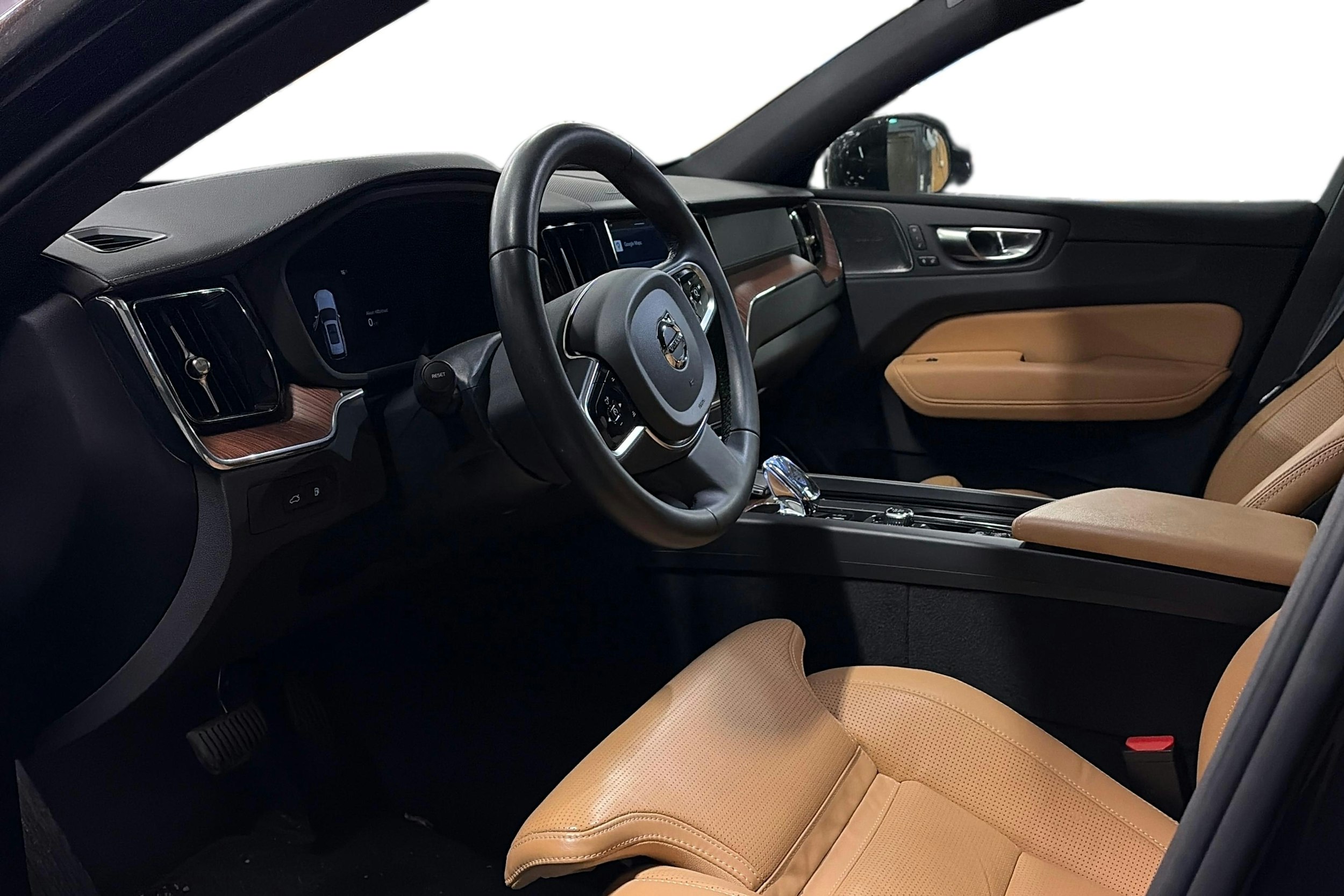 musta Volvo XC60 2023 kuva 3.