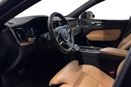 musta Volvo XC60 2023 kuva 3.