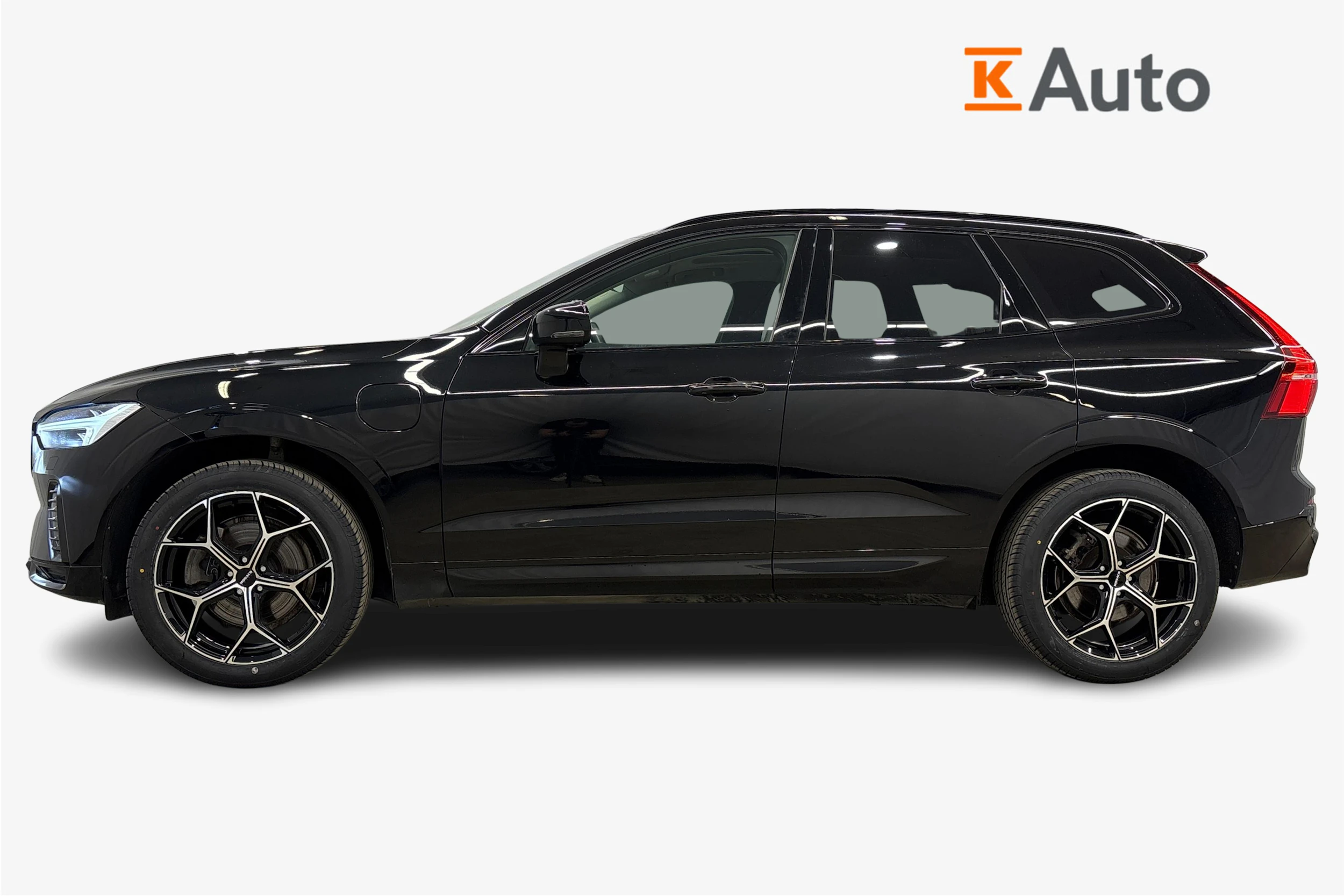 musta Volvo XC60 2023 kuva 7.