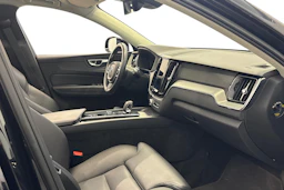 musta Volvo XC60 2023 kuva 11.
