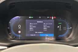 musta Volvo XC60 2023 kuva 20.
