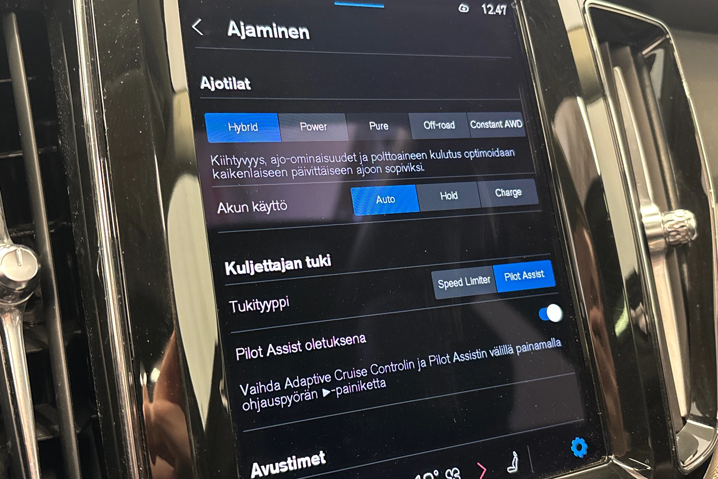 musta Volvo XC60 2023 kuva 24.