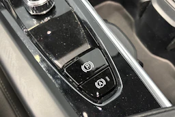 musta Volvo XC60 2023 kuva 27.
