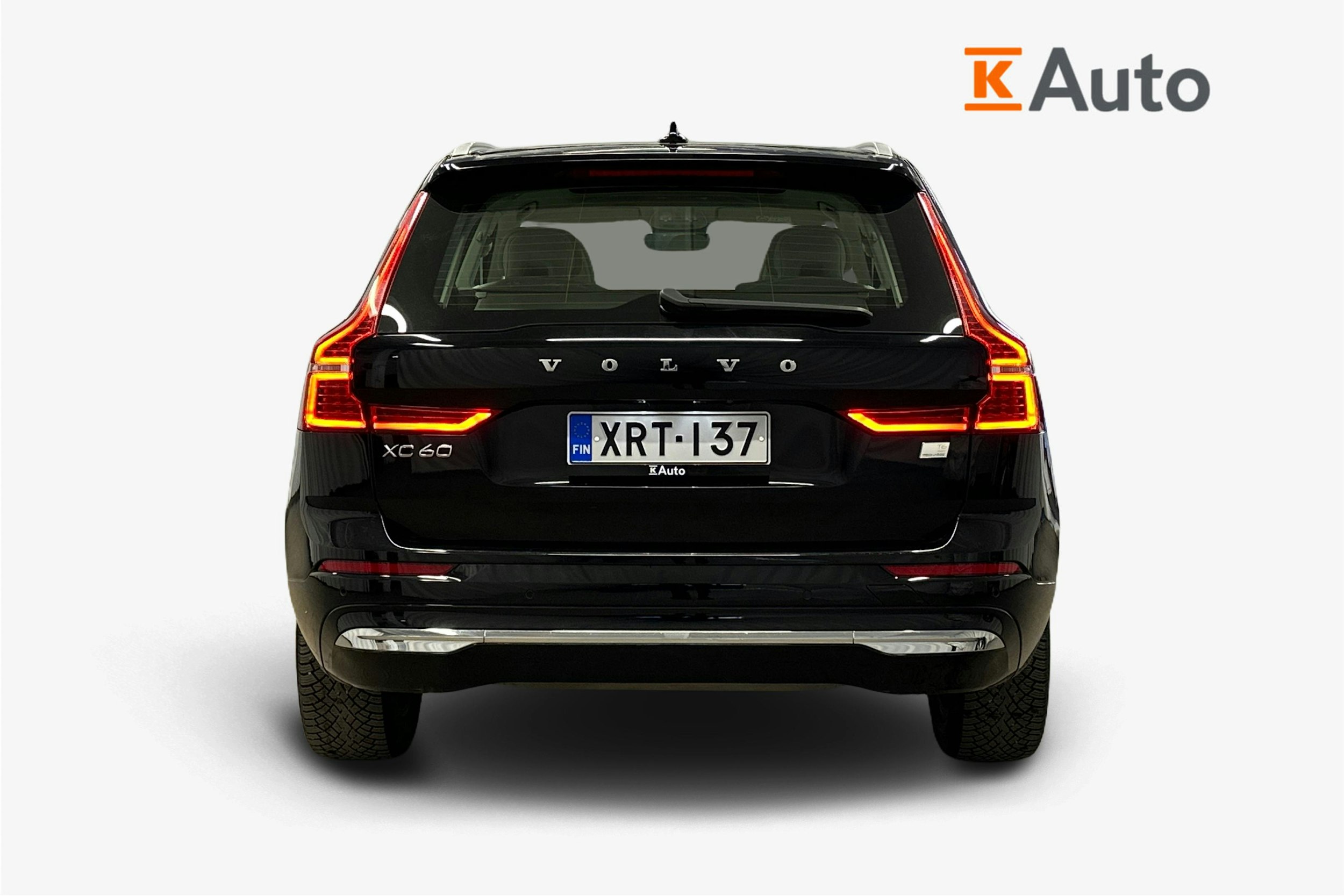 musta Volvo XC60 2023 kuva 3.