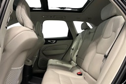 musta Volvo XC60 2023 kuva 10.