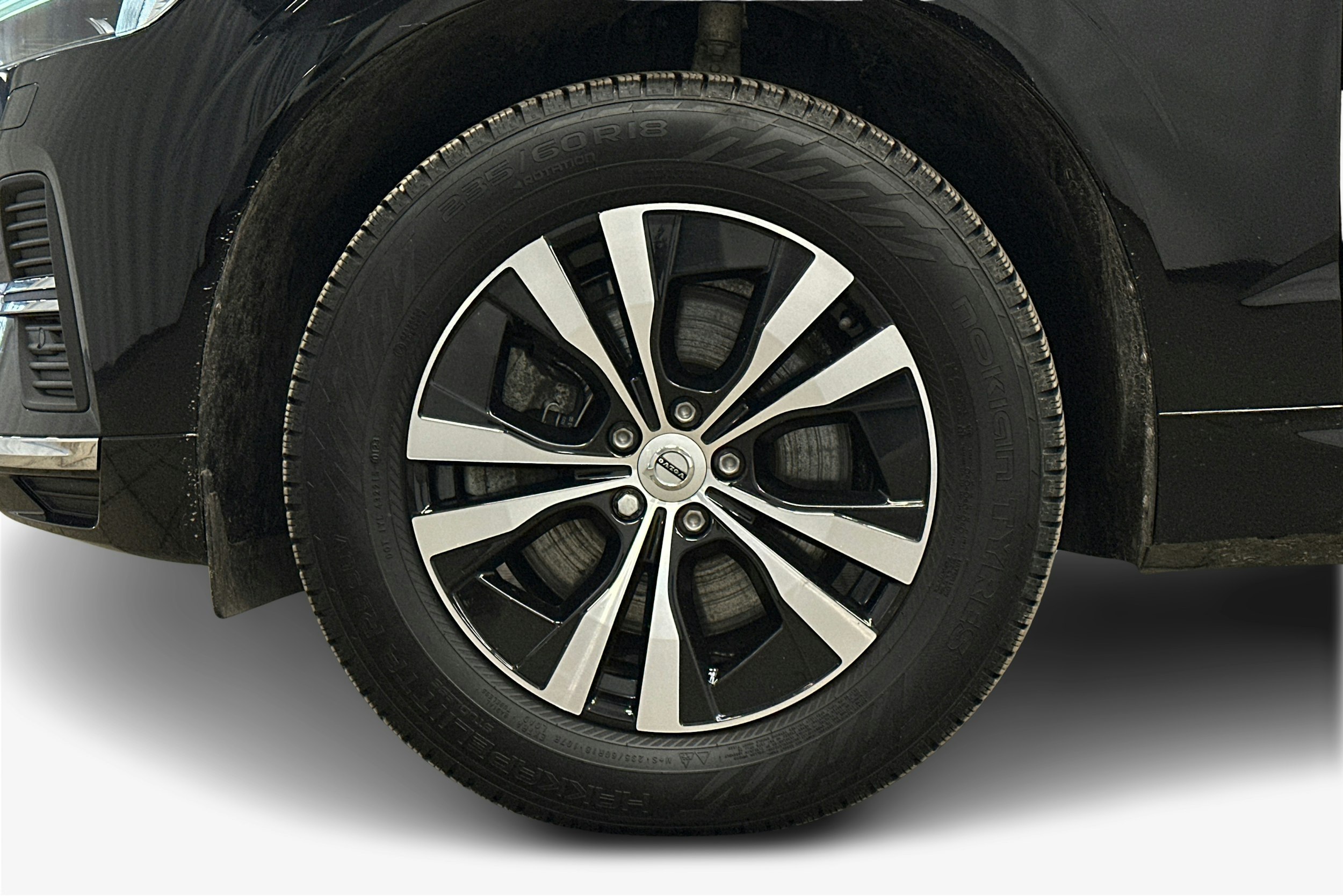 musta Volvo XC60 2023 kuva 11.