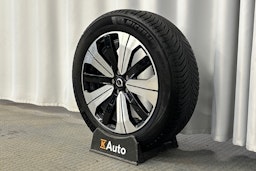 musta Volvo XC60 2023 kuva 13.