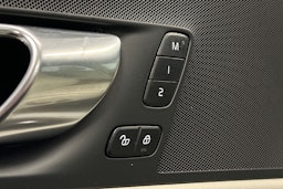 musta Volvo XC60 2023 kuva 19.