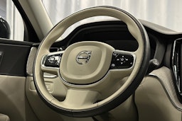 musta Volvo XC60 2023 kuva 22.