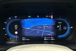 musta Volvo XC60 2023 kuva 25.