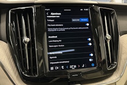 musta Volvo XC60 2023 kuva 29.