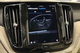 musta Volvo XC60 2023 kuva 30.