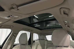 musta Volvo XC60 2023 kuva 34.