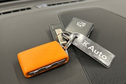 musta Volvo XC60 2023 kuva 35.