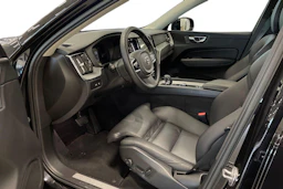 musta Volvo XC60 2023 kuva 7.