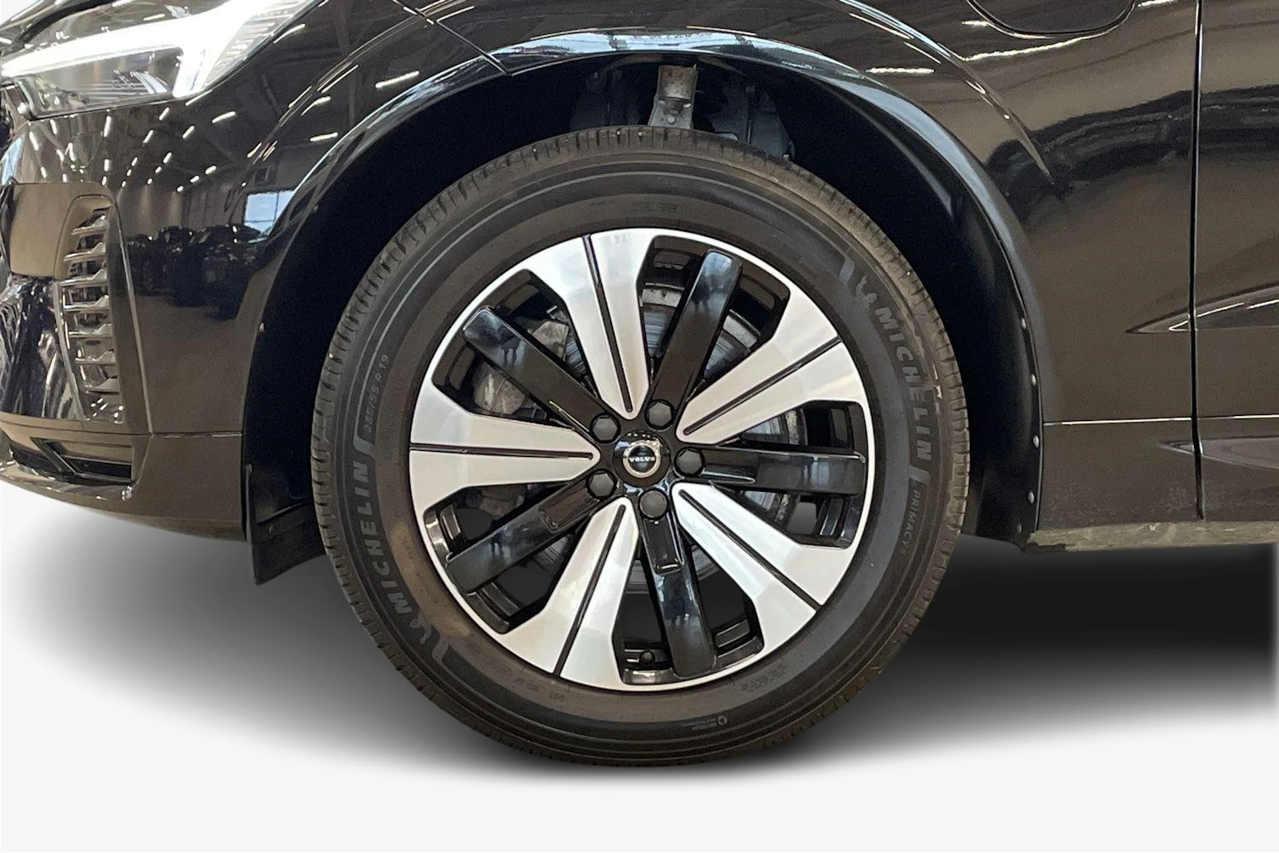 musta Volvo XC60 2023 kuva 9.