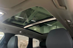musta Volvo XC60 2023 kuva 11.