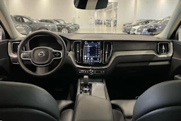 musta Volvo XC60 2023 kuva 12.