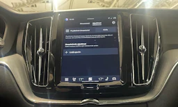 musta Volvo XC60 2023 kuva 19.
