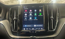 musta Volvo XC60 2023 kuva 20.