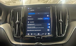 musta Volvo XC60 2023 kuva 22.
