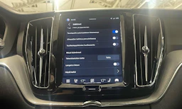 musta Volvo XC60 2023 kuva 23.